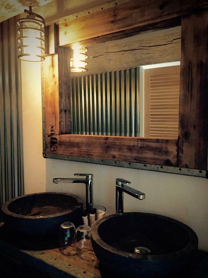 Mas Du Grand Bordes Panzió Saint-Laurent-dʼAigouze Kültér fotó